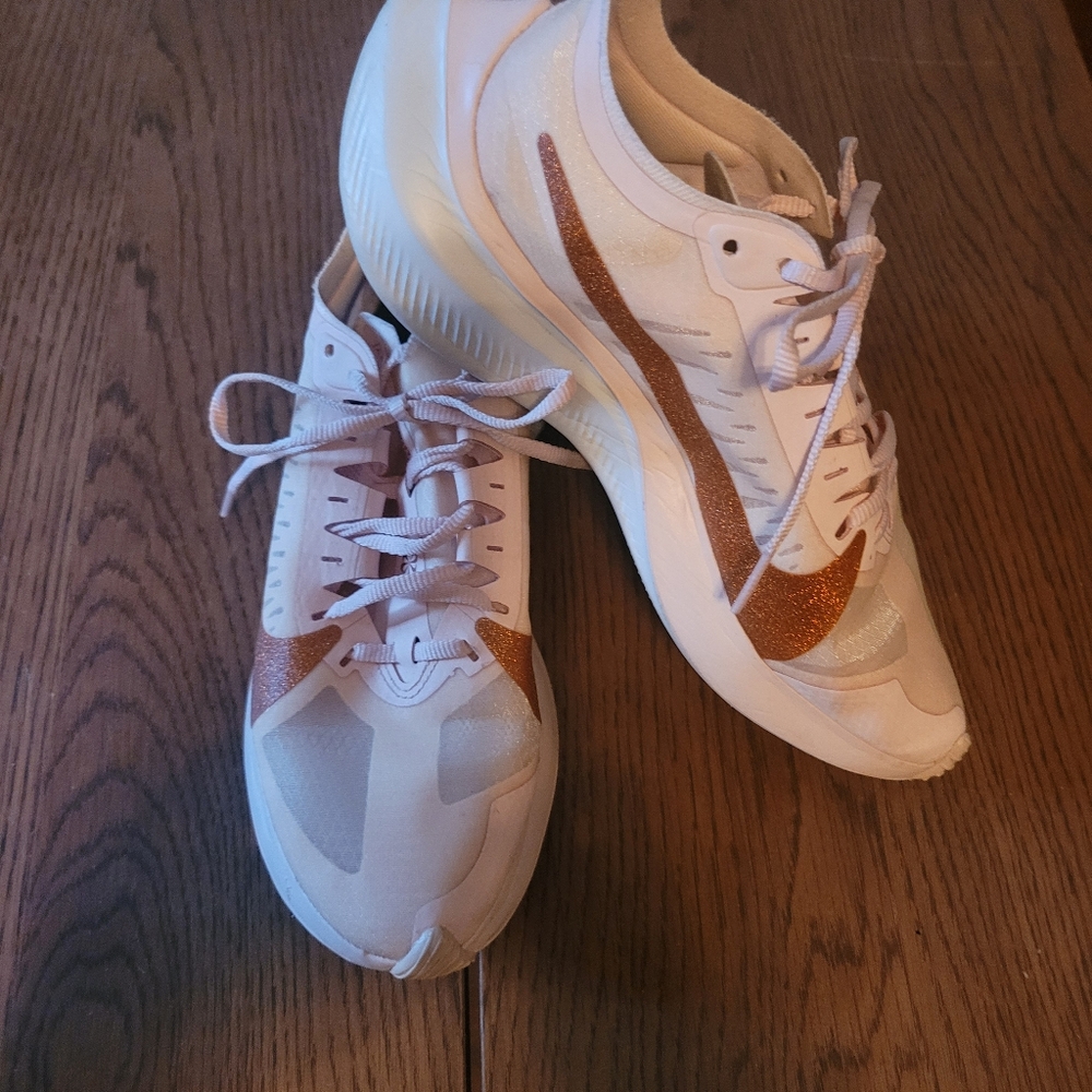 Nike Women's Pink Zoom Gravity Running Shoes - Picture 6 of 8